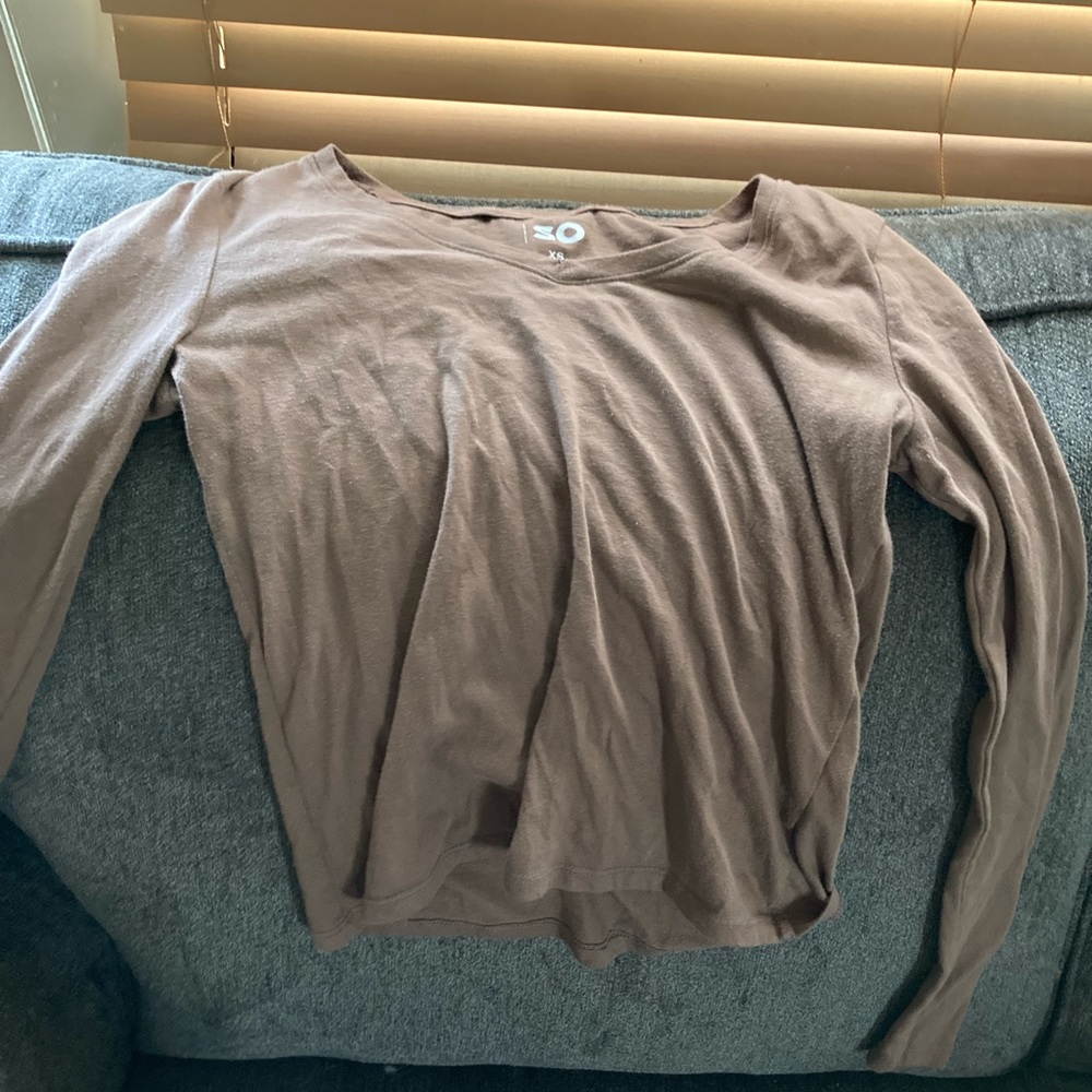 brown longsleeve v neck